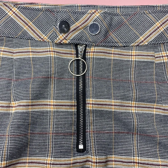 Plaid PacSun Mini Skirt with Zipper & Snaps - Picture 7 of 12